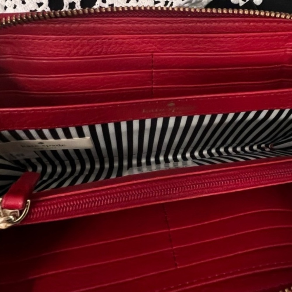 Kate Spade  Vintage and Gorgeous zip around wallet red and gold hardware - Picture 10 of 12